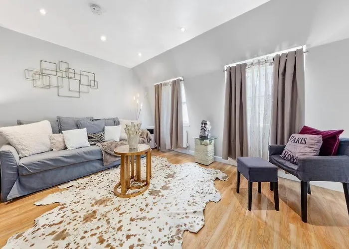 3 Bedroom Flat In Mayfair London Hy4